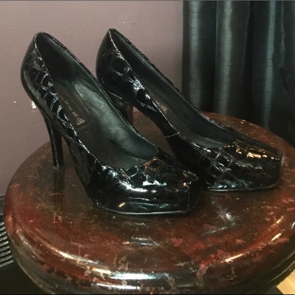 STEVE MADDEN Patent Leather Croc Platform Heels - Picture 4 of 4
